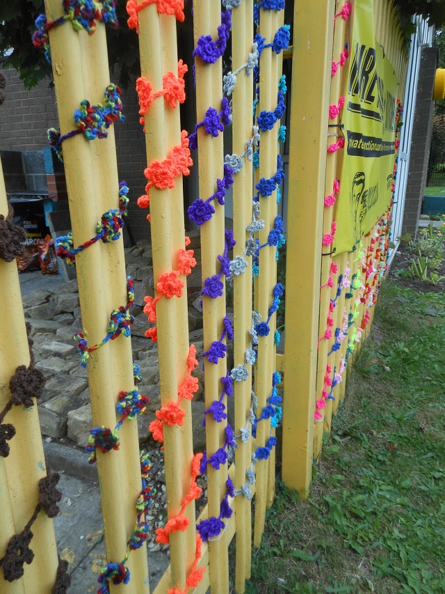 bramley-lawn-yarnbombing-2