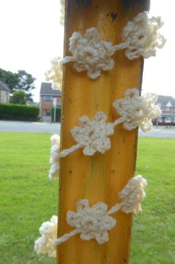 bramley-lawn-yarnbombing-3