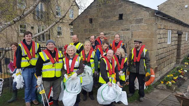 team kirkstall litter pick