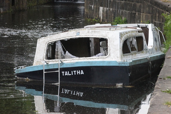 sunken vessel leeds liverpool canal 1