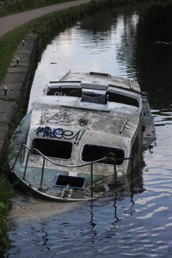 sunken vessel leeds liverpool canal