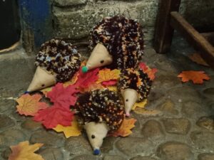 AHM Pom Pom Hedgehogs 151025